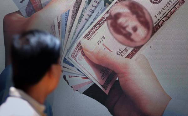 
                    ФАС уточнила предложение о временном запрете валютных контрактов в России
                    
                