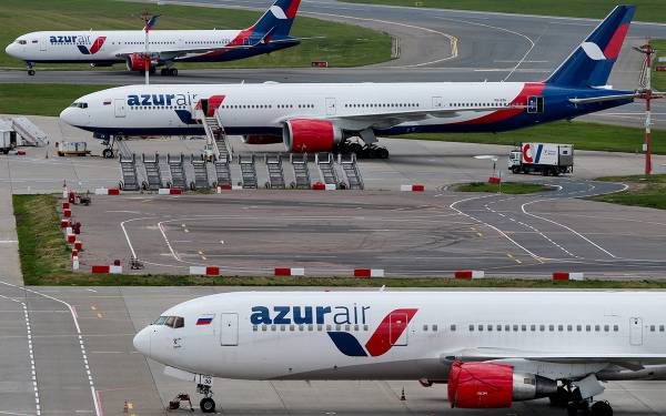
                    Azur Air на лето сократит парк самолетов

                