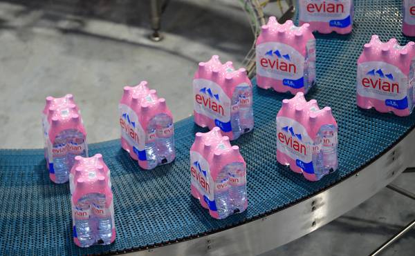
                    Danone прекратит импорт в Россию воды Evian и растительного молока Alpro
                    
                