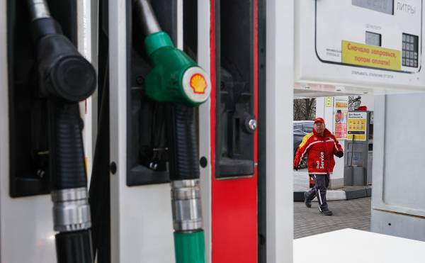 
                    Shell приостановит работу заправок в России
                    
                