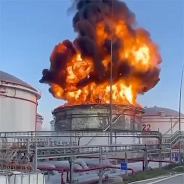 
                    Казахстан остановил перевозку нефтепродуктов в Тамань после пожара

                