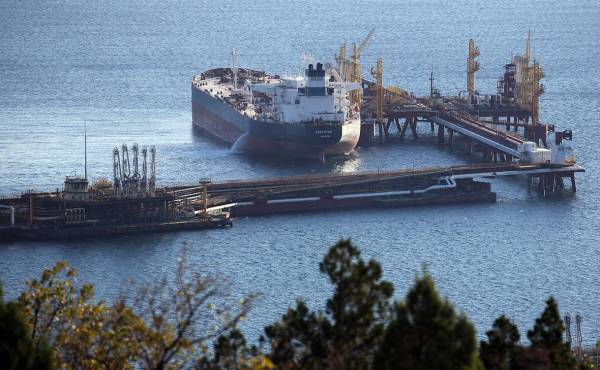 
                    В Казахстане допустили отказ от экспорта нефти по Черному морю

                