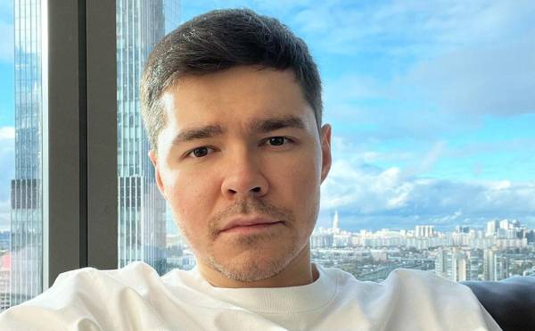 
                    В Москве по подозрению в мошенничестве задержали блогера Аяза Шабутдинова

                