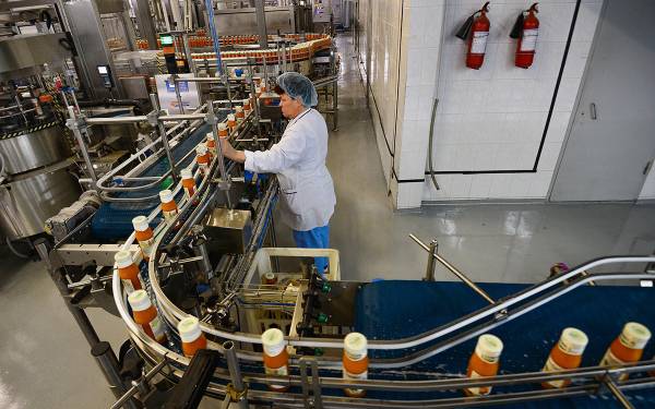 
                    Производители соков и газировки предупредили о риске остановки заводов
                    
                