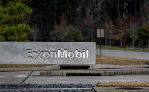 
                    Reuters узнал о возможном полном уходе ExxonMobil из России к концу июня
                    
                
