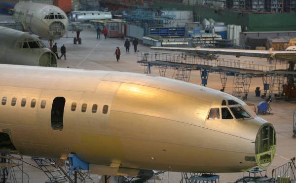 
                    В Самаре заявили о желании вновь выпускать самолеты на заводе «Авиакор»

                