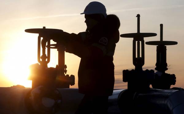 
                    Новак сообщил о появлении новых покупателей российской нефти
                    
                