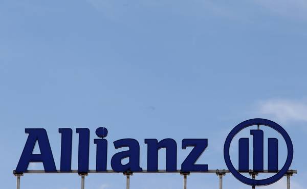 
                    Страховщик Allianz заявил о возможном уходе из России с €500 млн убытков
                    
                