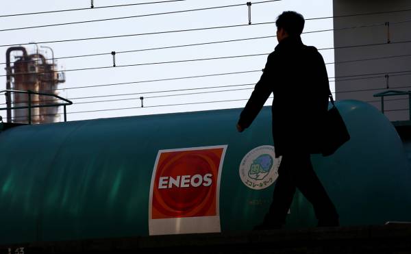 
                    Японская компания Eneos прекратила импорт нефти из России
                    
                