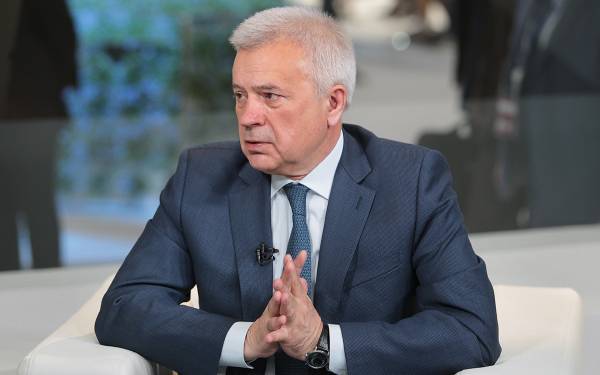 
                    Алекперов описал «шок для всех» в случае эмбарго ЕС на нефть из России

                