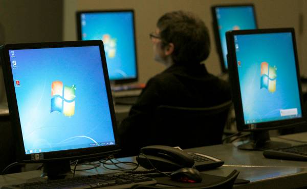 
                    В России после ухода Microsoft вырос спрос на пиратский Windows

                