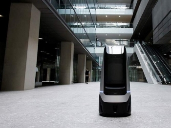 Роботы-полицейские с ИИ «заступили на службу» в японском аэропорту