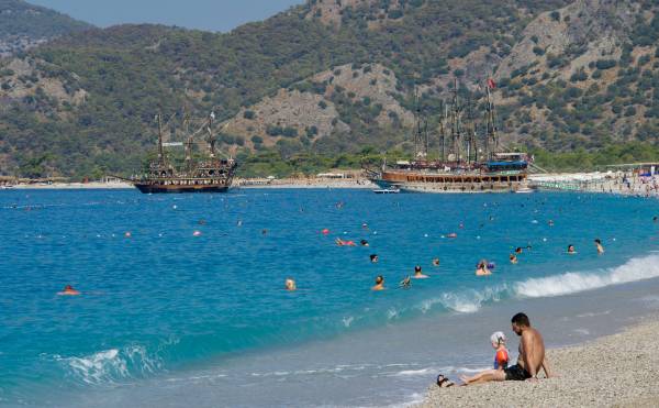 
                    В Турции создали авиакомпанию для перевозки россиян на курорты страны
                    
                